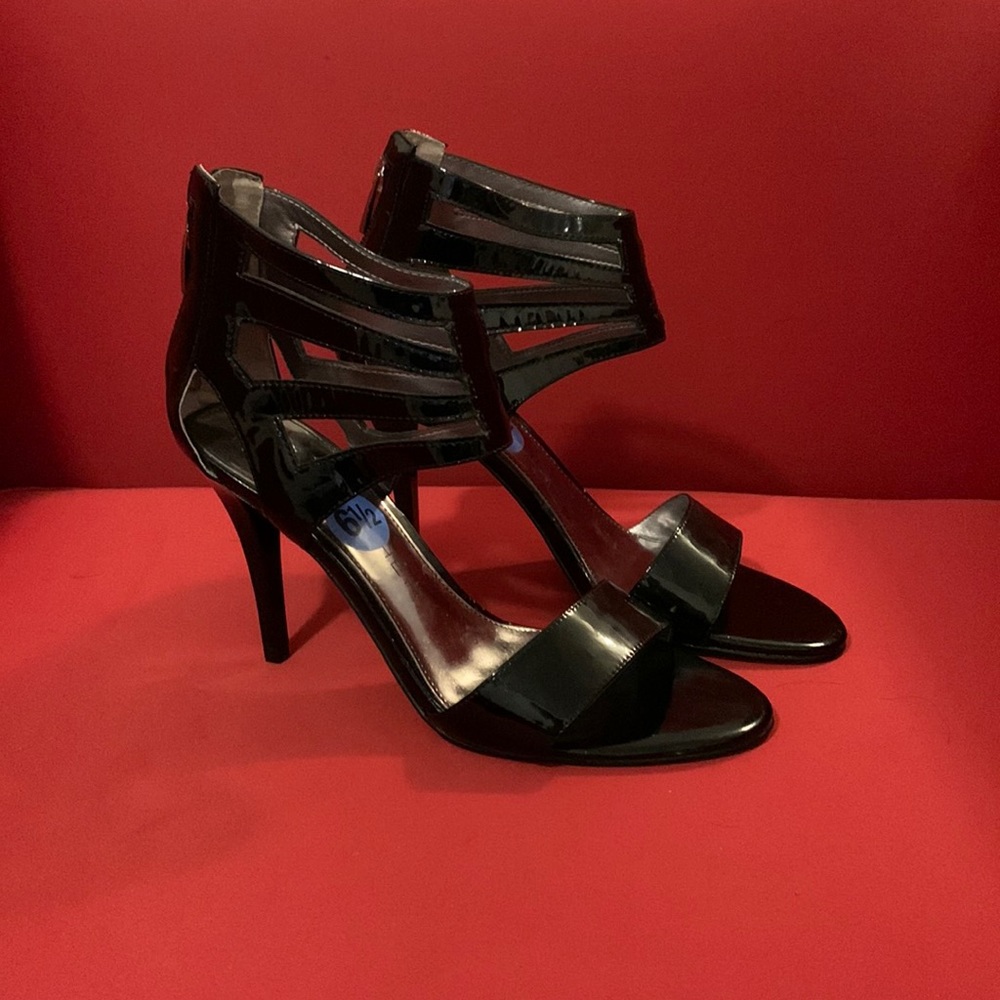 VGUC Marc Fisher sandals